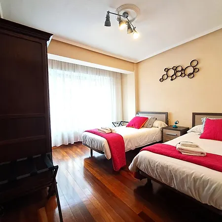 Amplio, Centro, Zona Begona Y Al Lado De La Playa Gijón